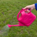 Stropitoare roz 2.5L cu rozetă pentru plante – ideală pentru copii, apartament și balcon, ușoară și practică